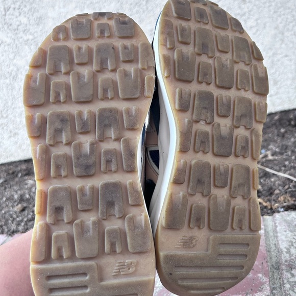 New Balance 574 - Picture 8 of 9